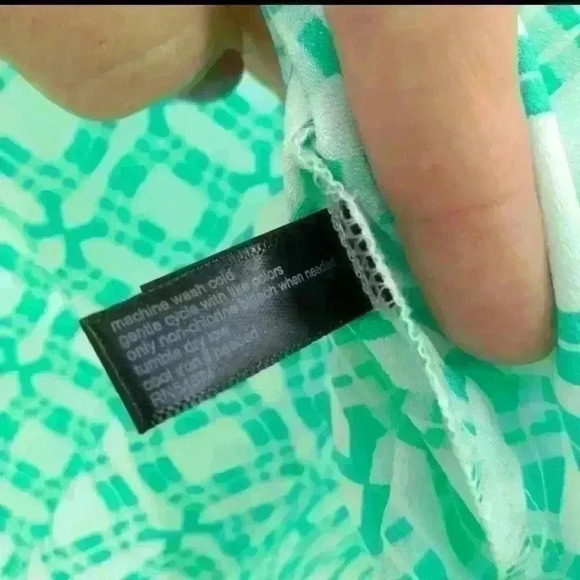 🌻THE LIMITED GREEN TOP - Picture 3 of 5